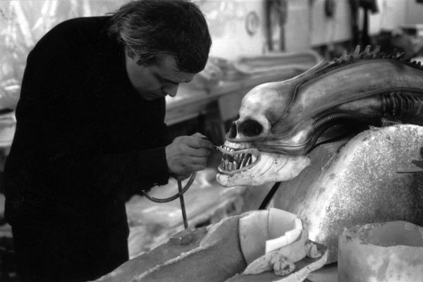 h-r-giger-alien-paradise-photo-02.jpg